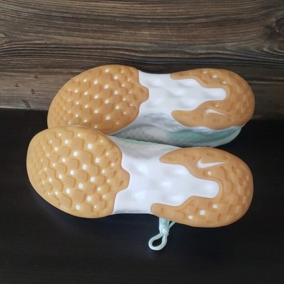 New Nike Renew Ride Womens White‎ Sneakers Size 9 Lightweight Walking Everyday - Picture 8 of 9